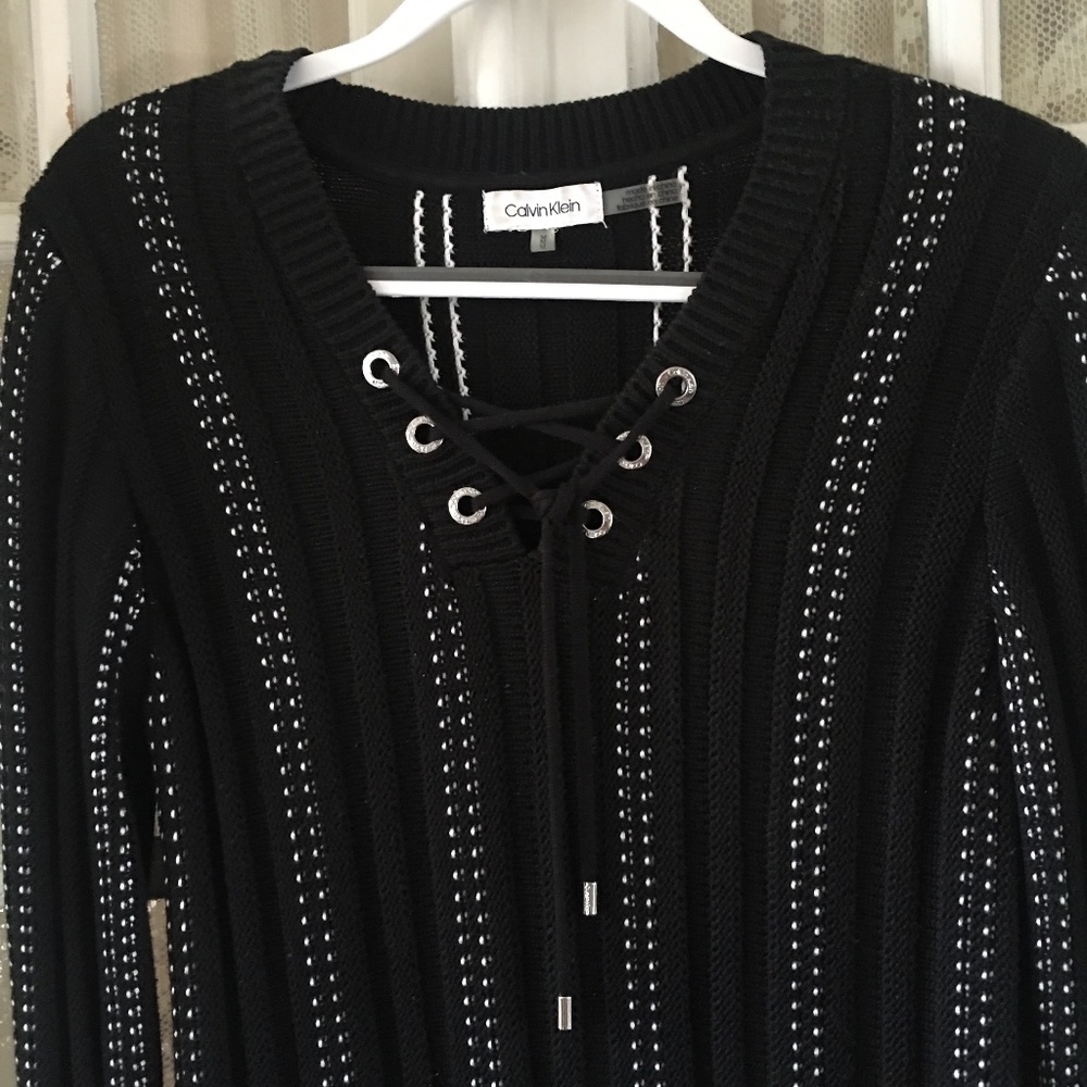 Host Pick:Calvin Klein Black & White Pullover Sweater – Size Medium - Picture 6 of 7